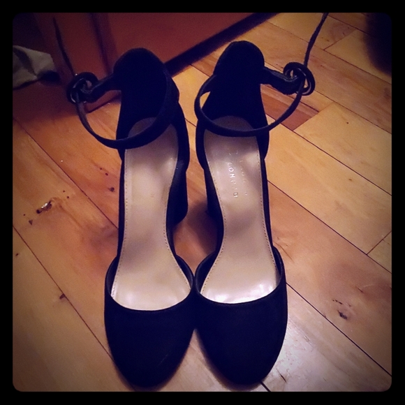 LC Lauren Conrad Shoes - LC Lauren Conrad block heel pump